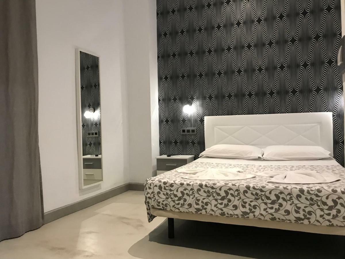 Pension Las Setas Siviglia Esterno foto